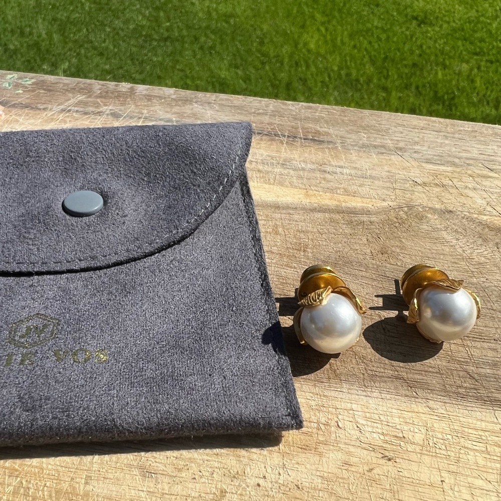 Julie Vos Penelope large stud earrings. Great used condition:)